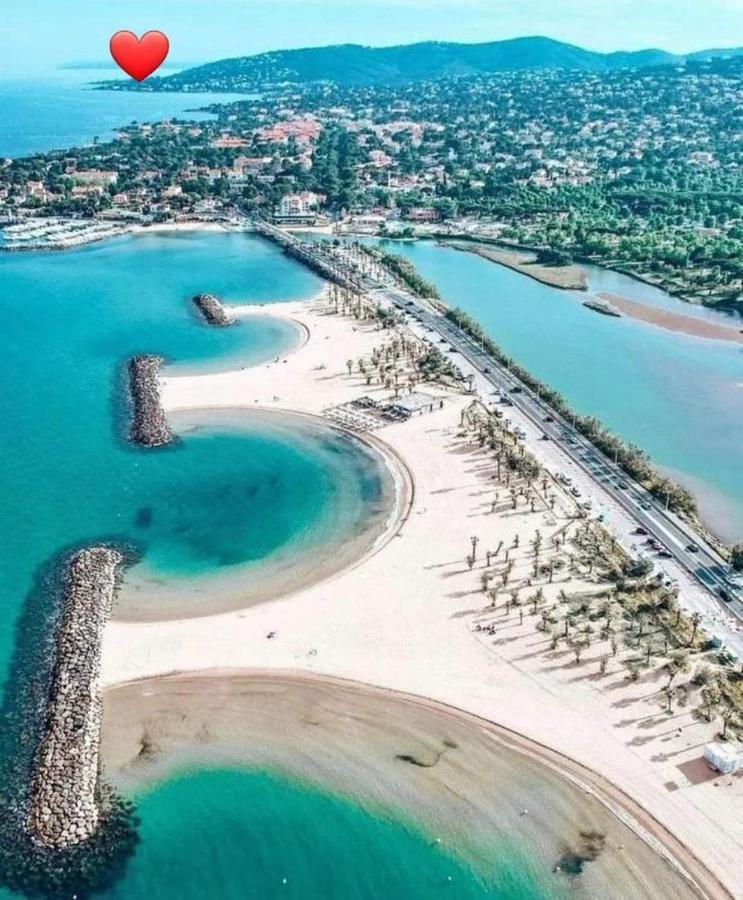 Entre Mer Et Nature Saint Aygulf Bagian luar foto